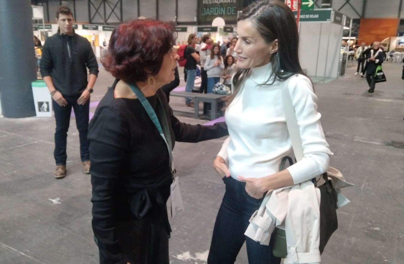 La reina Letizia junto a ángeles Parra, directora de BioCultura